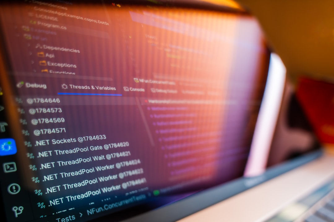 웹 개발 최적화 작업 중인 개발자